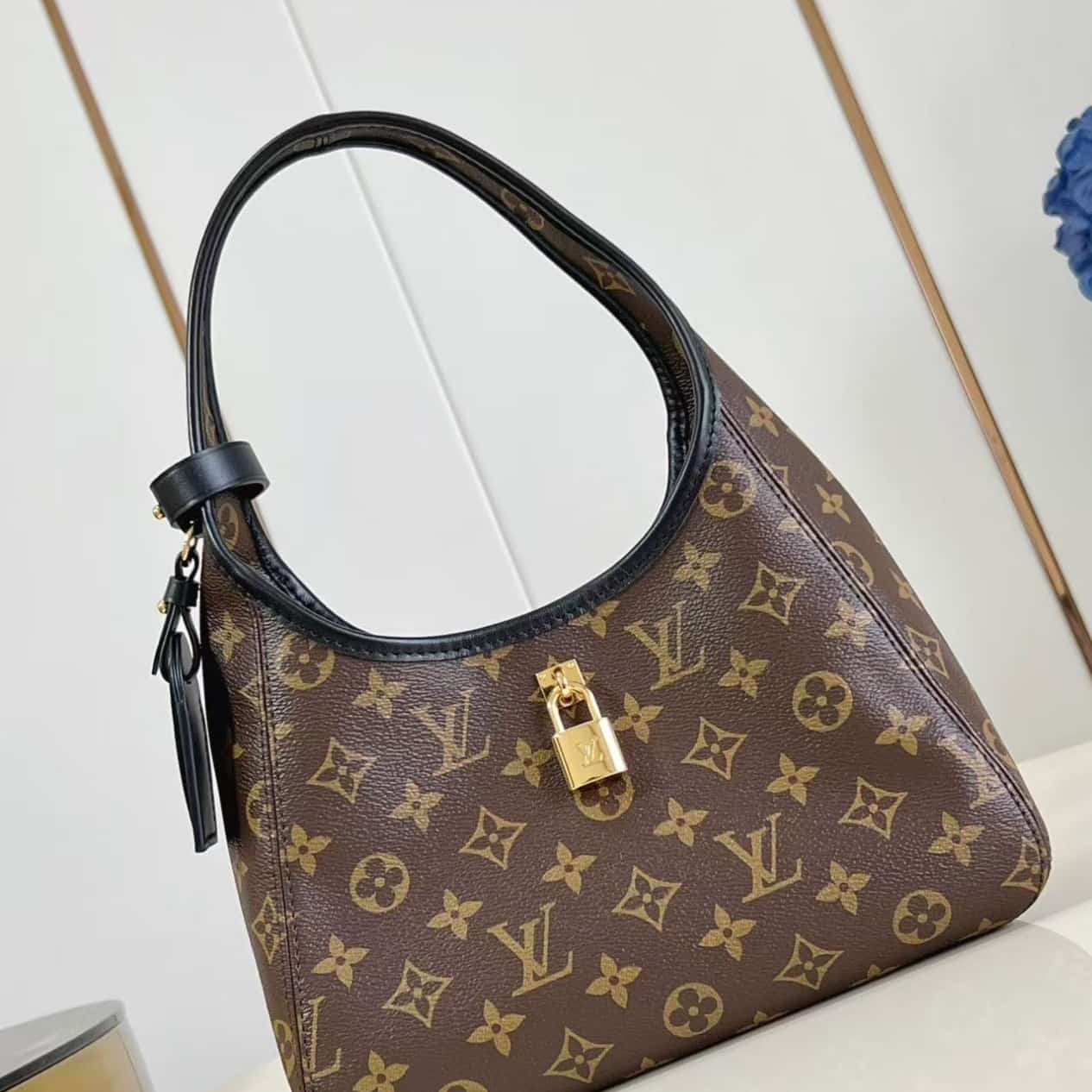 LOUIS VUITTON  bag Fashion handbags LV27